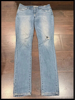Levi’s 711 Skinny Women’s Jeans Size 28 W28 L32 Distressed Knee 151